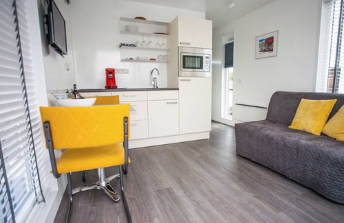 Heugum Boat Rental | Private island: enjoy the atmosphere on the water and historic Maastricht