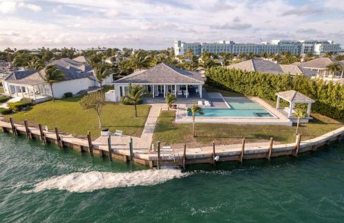 Alice Town House | Private Island Luxury Villa