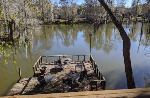 Votaw Cabin | Private lakefront retreat