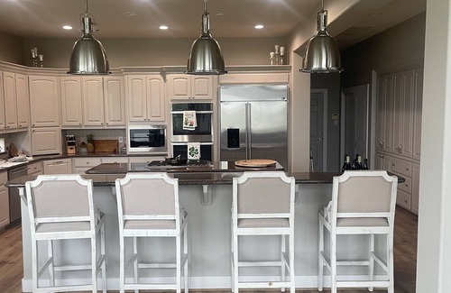 Montgomery House | Private Lakeside Resort with Unobstructed views of Lake Conroe.