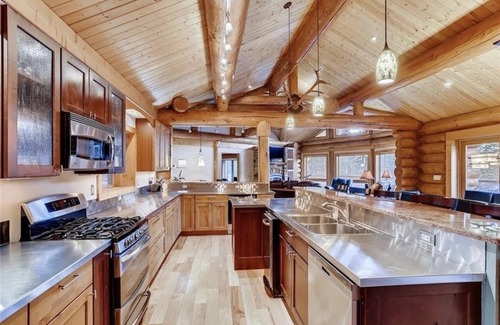 Breckenridge Cabin | Private lodge with STEAM ROOM, huge deck, Mountain Views!