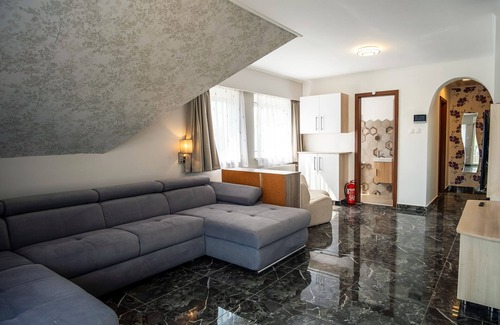 Balatonkeresztur House | Private Luxury Apartment - LuxViln- Private Pooln- Whole Housen- E-Car Charging