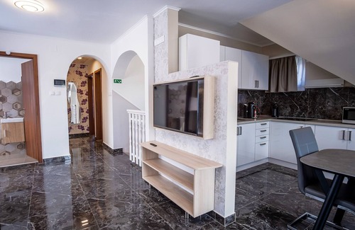 Balatonkeresztur House | Private Luxury Apartment - LuxViln- Private Pooln- Whole Housen- E-Car Charging