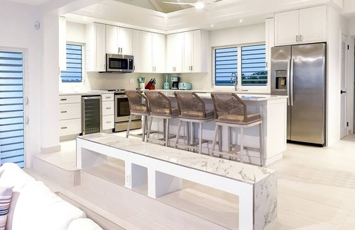 Juba Sound Villa | Private & Modern Oceanfront Villa With Stunning Views