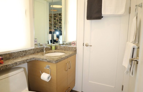 Richmond Apartment | Private Modern Suite 15min from YVR self check in