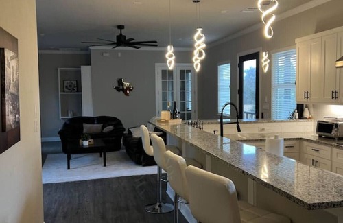 Cedar Creek Apartment | Private Modern Urban Retreat Near COTA/Austin/APT
