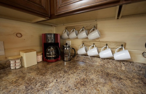 Gatlinburg - Pigeon Forge Cabin | Private Mountain Top, Quiet Family Cabin -Awesome Location!
