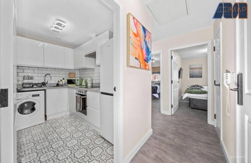 Paisley Apartment | Private Parking 2 Bed Sleeps 4 Near Airport