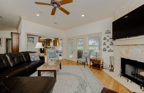 Wellborn House | Private & peaceful country home located 12 minutes from TAMU
