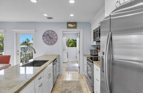 Key Colony Beach House | Private Pool, Dockage, Key Colony Beach, Walk to Sunset Park - PETS WELCOME!