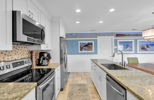 Key Colony Beach House | Private Pool, Dockage, Key Colony Beach, Walk to Sunset Park - PETS WELCOME!
