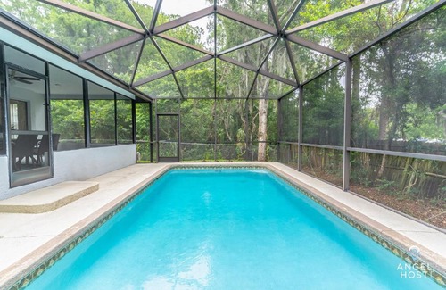 Windsor Mill House | Private Pool Home with Covered Lanai 2 Miles to Hudson Beach