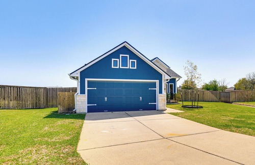 Wellborn Cottage | Private Pool & Hot Tub: 'wild Horse' Home!