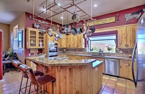 Hurricane House | Private Pool-King bed-3 acres- Billiards-RV Parking-Mountain Views-Near Zion