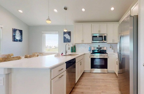 Port Aransas House | Private Pool, Pet Friendly, Parking for 4
