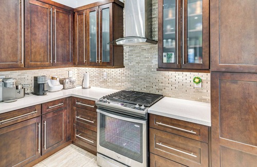 Reseda House | Private Pool + Sauna: Pet-Friendly Reseda Retreat!