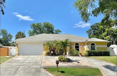 Tarpon Springs Apartment | Private pool suite in heart of Tarpon Springs!