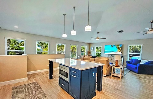 Mid Island House | ☀️ Private Pool - Sea Glass ☀️
