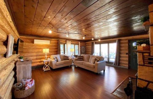 Shady Cove House | Private Ranch Log Cabin Lakeside Escape