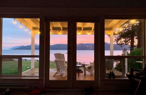 Brew Bay Apartment | Private, Relaxing Ocean Front Cottage.