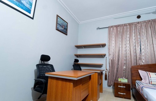 Kweiman Apartment | Private Room in Home, Accra, Oyarifa, WiFi, Generator, Shared Full Kitchen