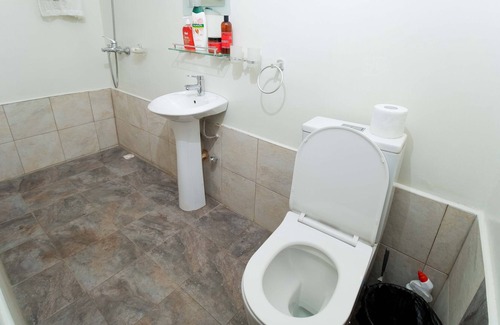 Kweiman Apartment | Private Room in Home, Accra, Oyarifa, WiFi, Generator, Shared Full Kitchen