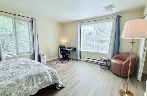 University District House | Private Room by UW