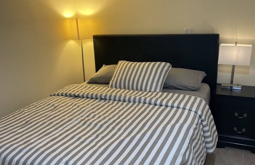 West Side Apartment | Private Room, central to NYC and Newark Airport