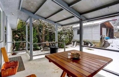 Burnaby House | Private room for budget guests