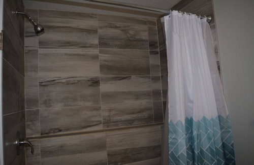 Airdrie House | Private room in a quiet neighbourhood