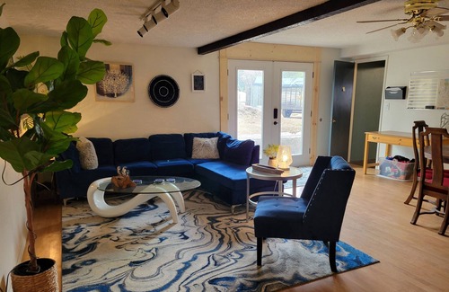 Altamont House | Private Room in home with year round pool and hot tub