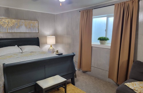 Altamont House | Private Room in home with year round pool and hot tub