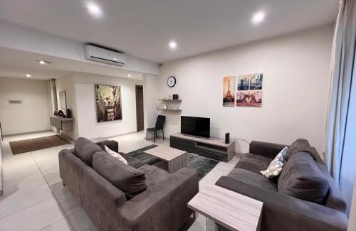 Il-Balluta House | Private room with bathroom in Balluta Bay - Shared Flat