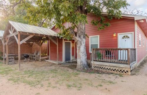 Southside House | Private Rooms in San Antonio Home 5 mins to downtown