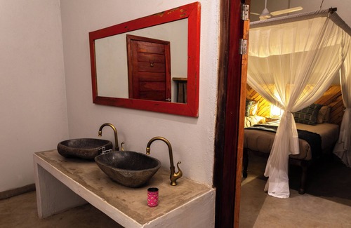 Eastern Province Cabin | Private Safari House, 5 minutes from South Luangwa National Park