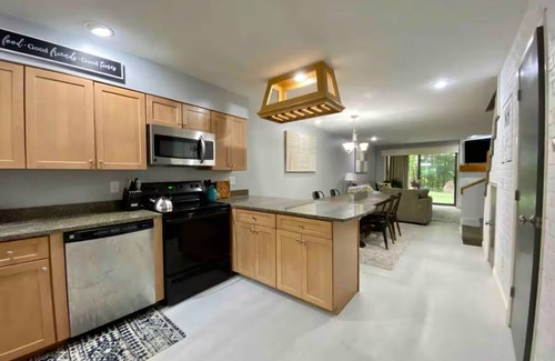 Bartlett Condo | Private Spacious 3 bed Condo in Nordic Village