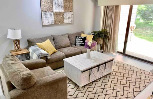 Bartlett Condo | Private Spacious 3 bed Condo in Nordic Village