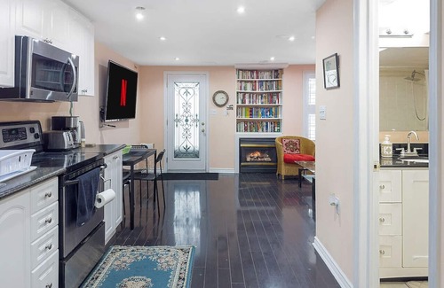 Churchill Meadows House | Private, Spacious with Jacuzzi & Great Location