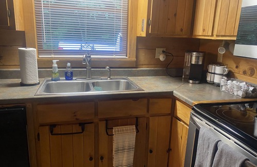 Sugar Grove Cabin | Private Spring Getaway! Pet Friendly!