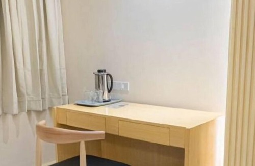 Downtown Tacloban Apartment | Private Studio at Etsu Hotel. Vacation Mode, on!