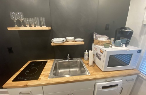 Wilmington Apartment | Private Studio walking distance to restaurants, night life, golf.