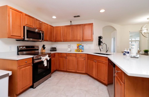 Tuscan Ridge House | Private Sunny Pool, Hot Tub & Movie Room – Sleeps 9