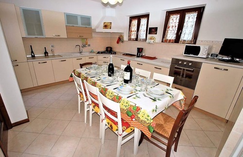 Ponte Buriano Villa | Private Villa with WIFI, A/C, private pool, TV, patio, pets allowed, panoramic view, close to Arezzo