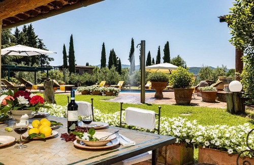 Figline e Incisa Valdarno Villa | Private Villa with WIFI, hot tub, A/C, private pool, sauna, TV, patio, close to Greve In Chianti