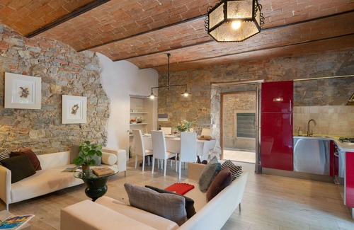 Pergine Valdarno Villa | Private Villa with A/C, WIFI, private pool, TV, patio, pets allowed, panoramic view, close to Arezzo