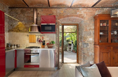 Pergine Valdarno Villa | Private Villa with A/C, WIFI, private pool, TV, patio, pets allowed, panoramic view, close to Arezzo
