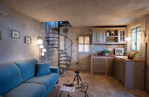 Seravezza Villa | Private Villa with hot tub, WIFI, sauna, A/C, balcony, panoramic view, close to Forte Dei Marmi