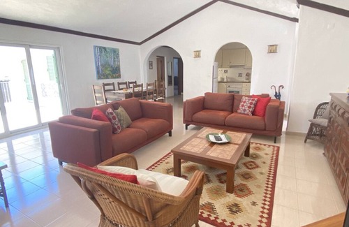 Vale de Covo Villa | Private Villa with Heated Pool, near town centre