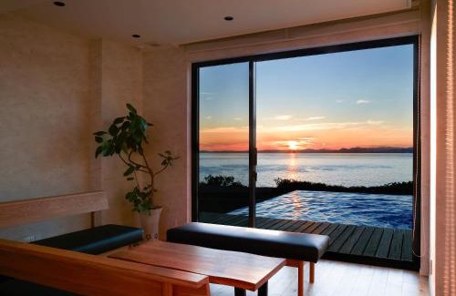 Aki Villa | Private Villa with Pool and Sunset in Kochi