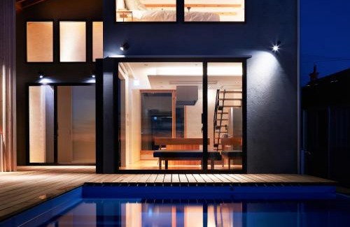 Aki Villa | Private Villa with Pool and Sunset in Kochi